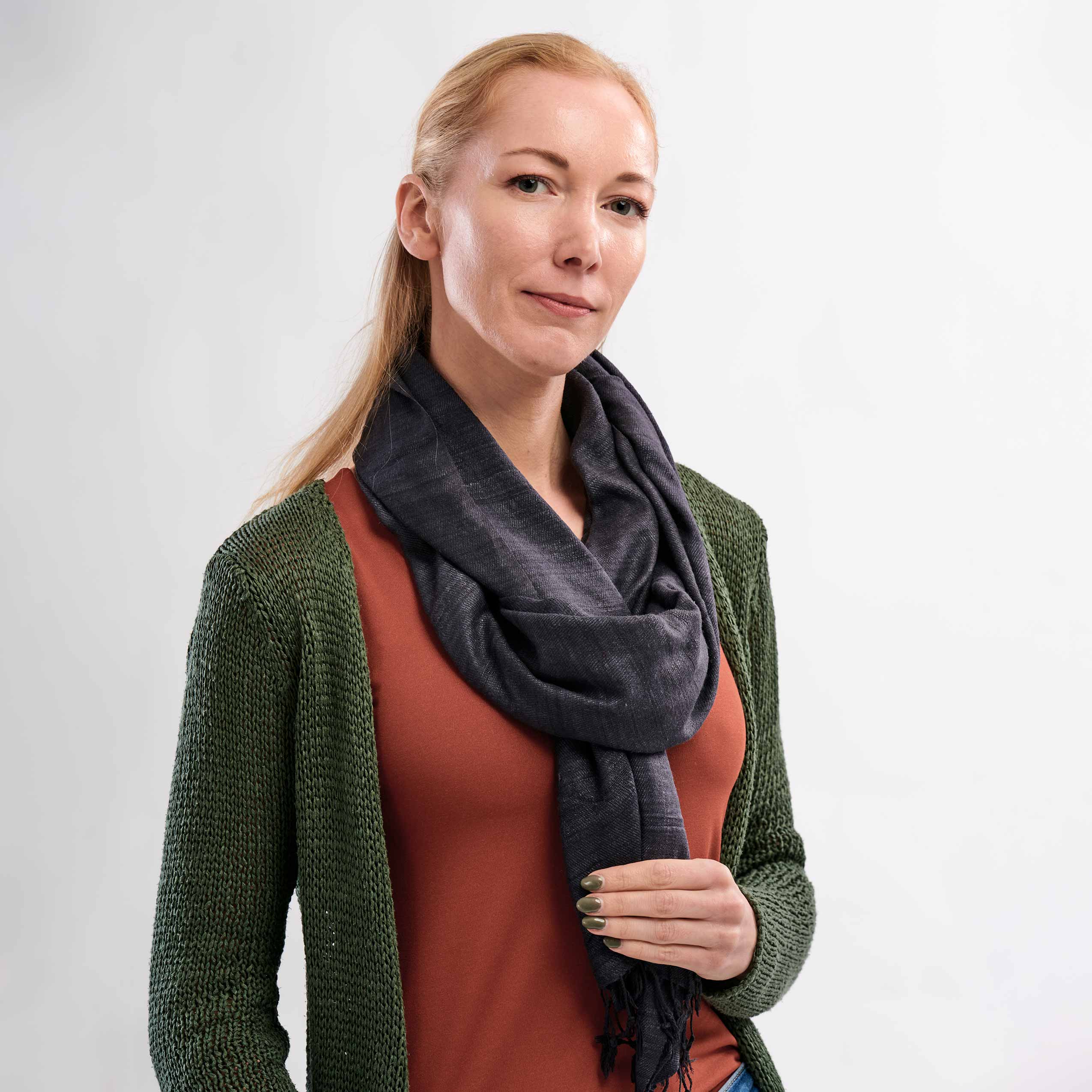 Timeless Silk - Donkergrijze Eri Zijden Sjaal