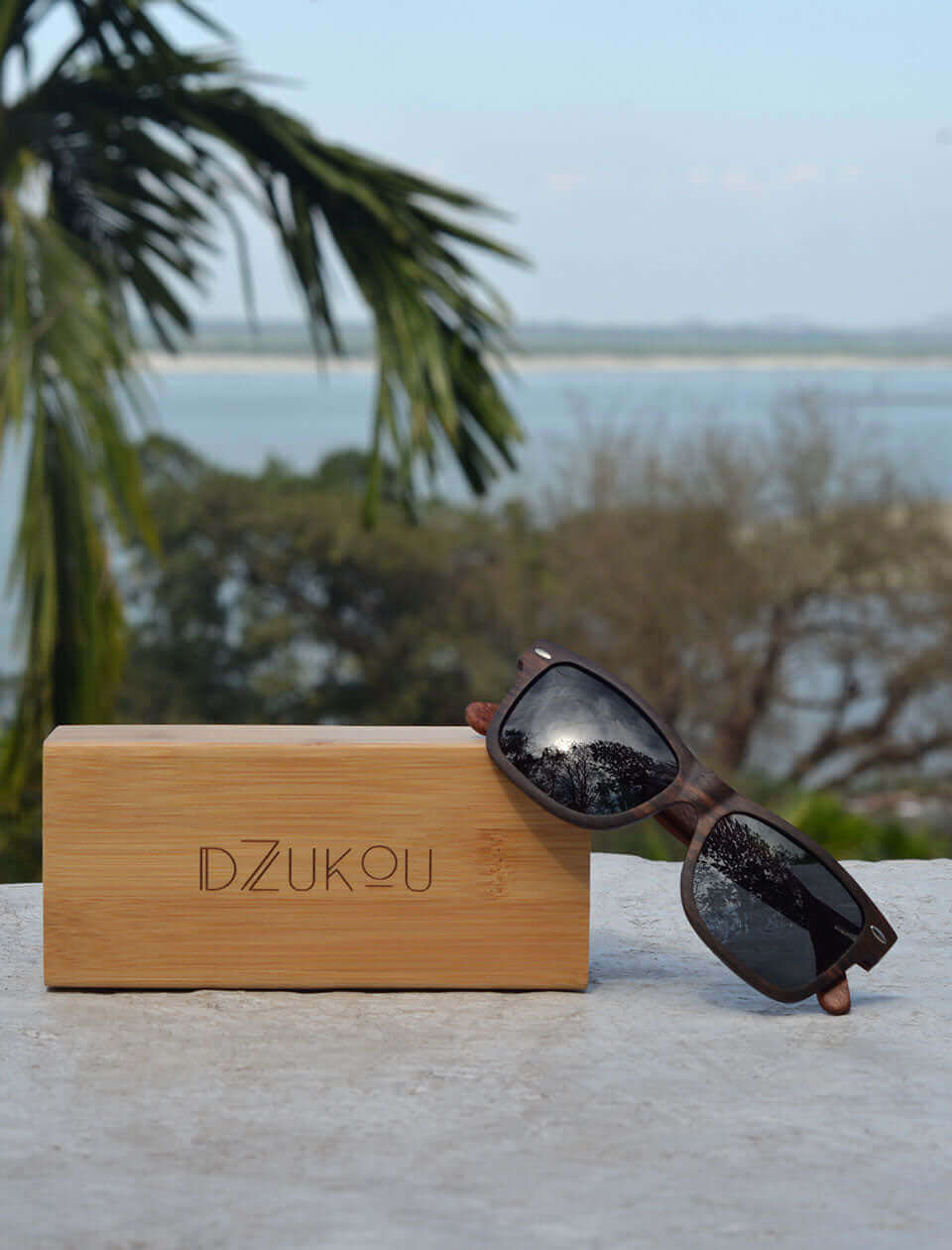 Stylish bamboo sunglasses case featuring a natural bamboo finish and modern design, perfect for eco-conscious fashion.