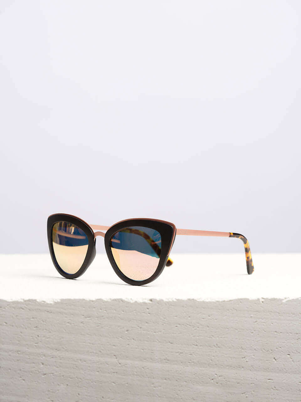 A wooden sunglasses featuring a stylish wooden frame in a clean surface with a neutral background, showcasing a unique and eco-friendly design.