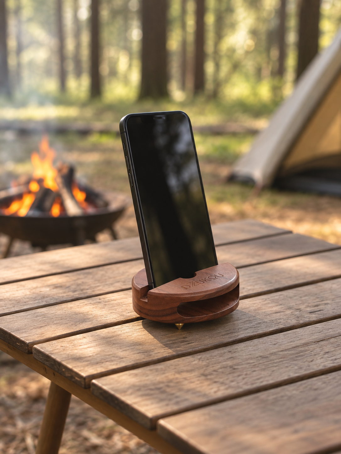 Walnut Squirrel - Houten telefoonstandaard en versterker