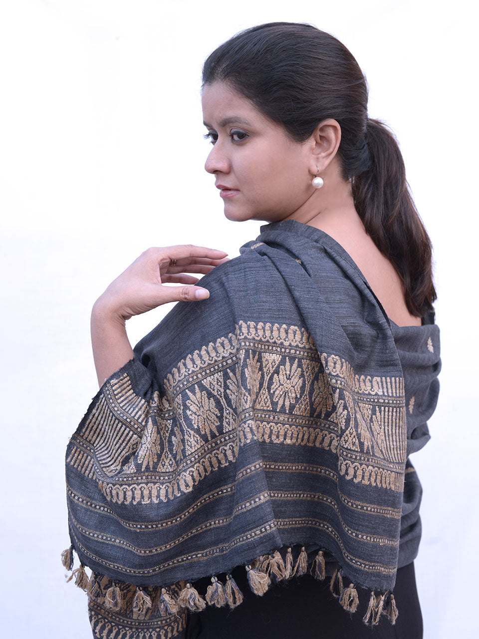 Orang - Patterned Eri Silk Stole Charcoal