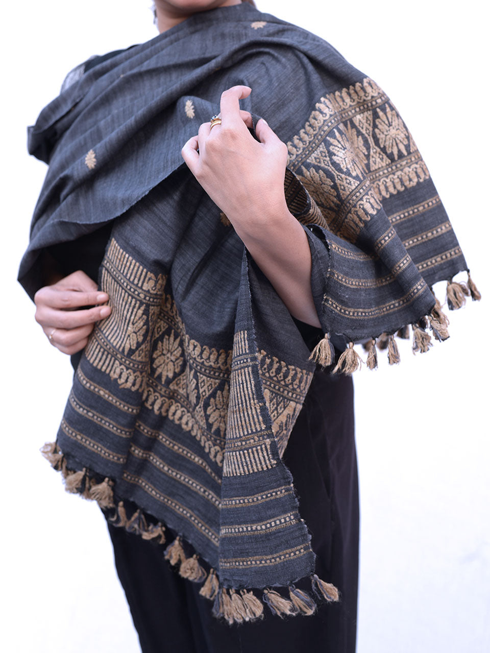 Orang - Patterned Eri Silk Stole Charcoal