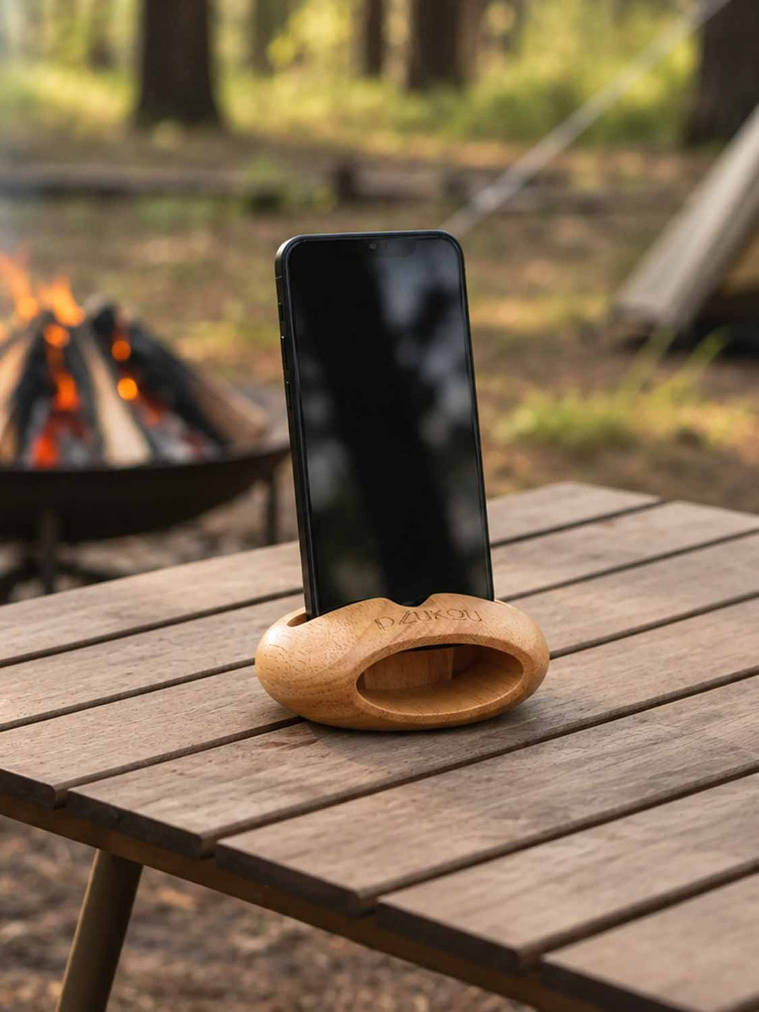 Golden Langur - Houten telefoonstandaard en versterker