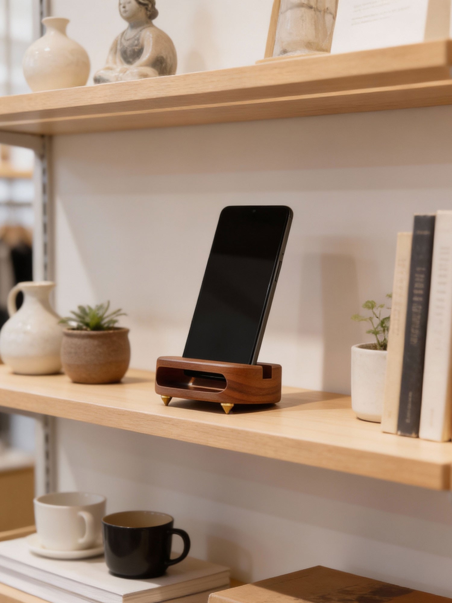 Walnut Squirrel – Wooden Phone Stand and Amplifier
