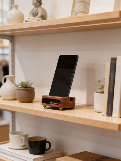 Walnut Squirrel – Wooden Phone Stand and Amplifier