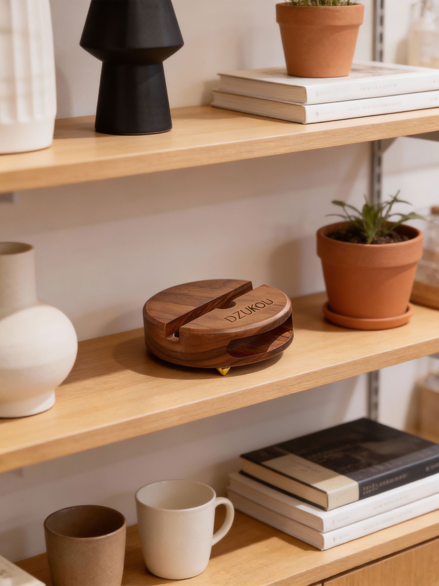 Walnut Squirrel – Wooden Phone Stand and Amplifier