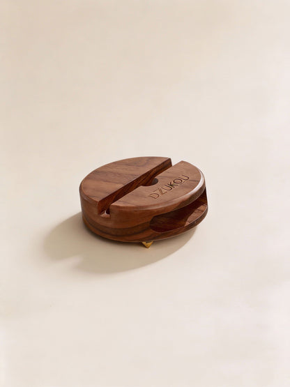 Walnut Squirrel – Wooden Phone Stand and Amplifier