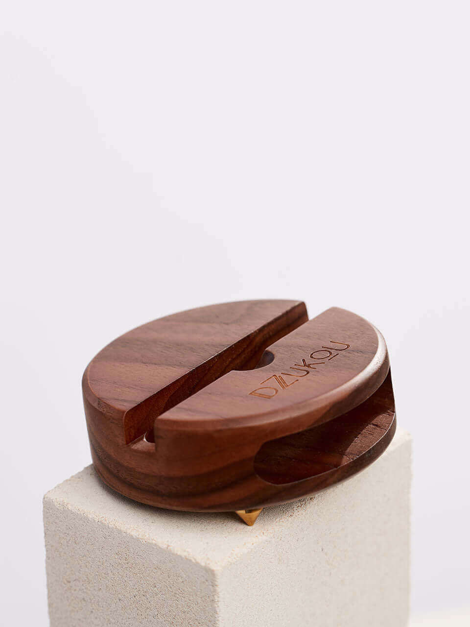 Walnut Squirrel – Wooden Phone Stand and Amplifier