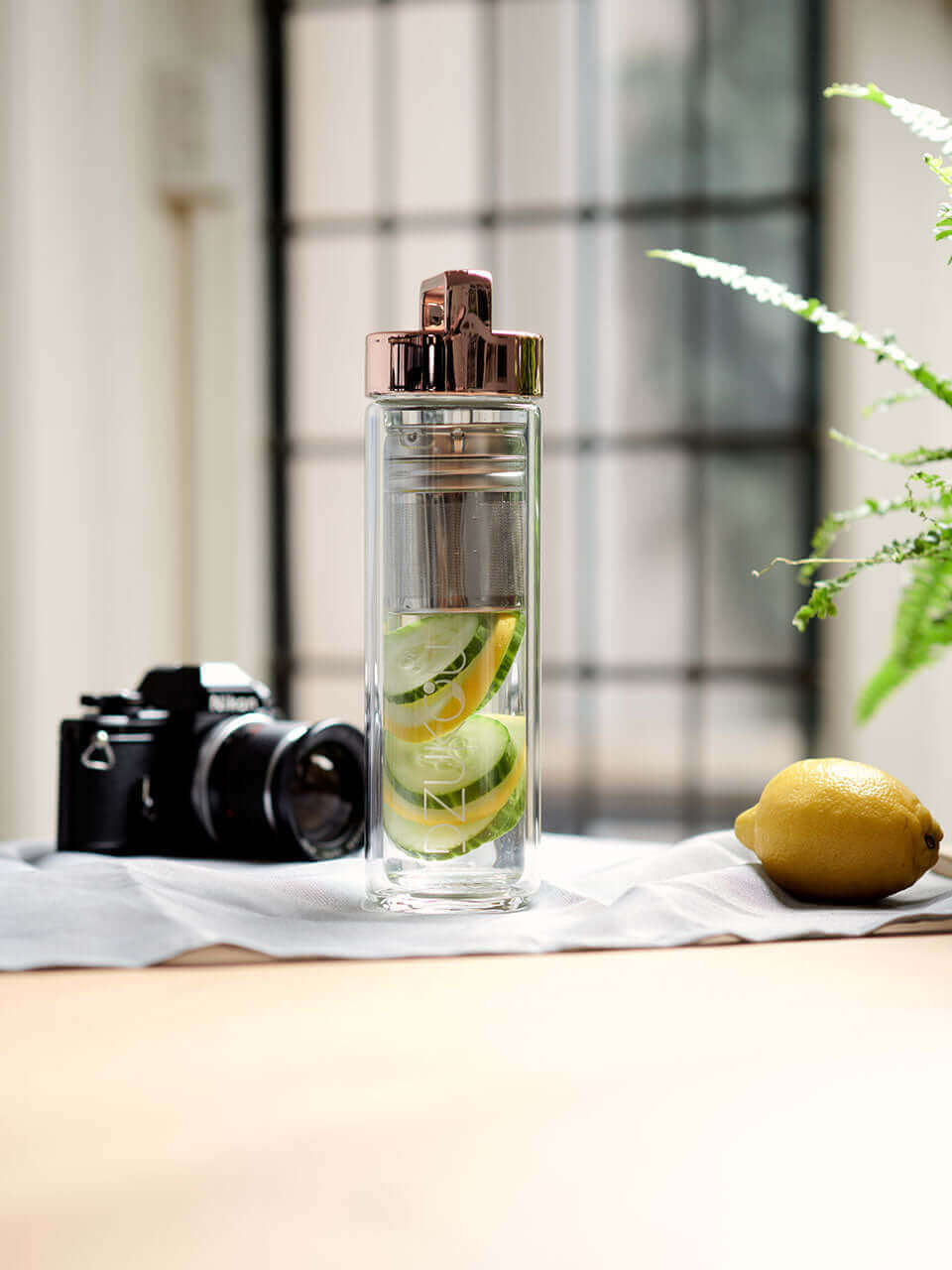 Glass tea bottle with infuser